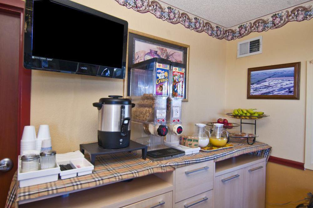 Americas Best Value Inn Buda Restaurace fotografie
