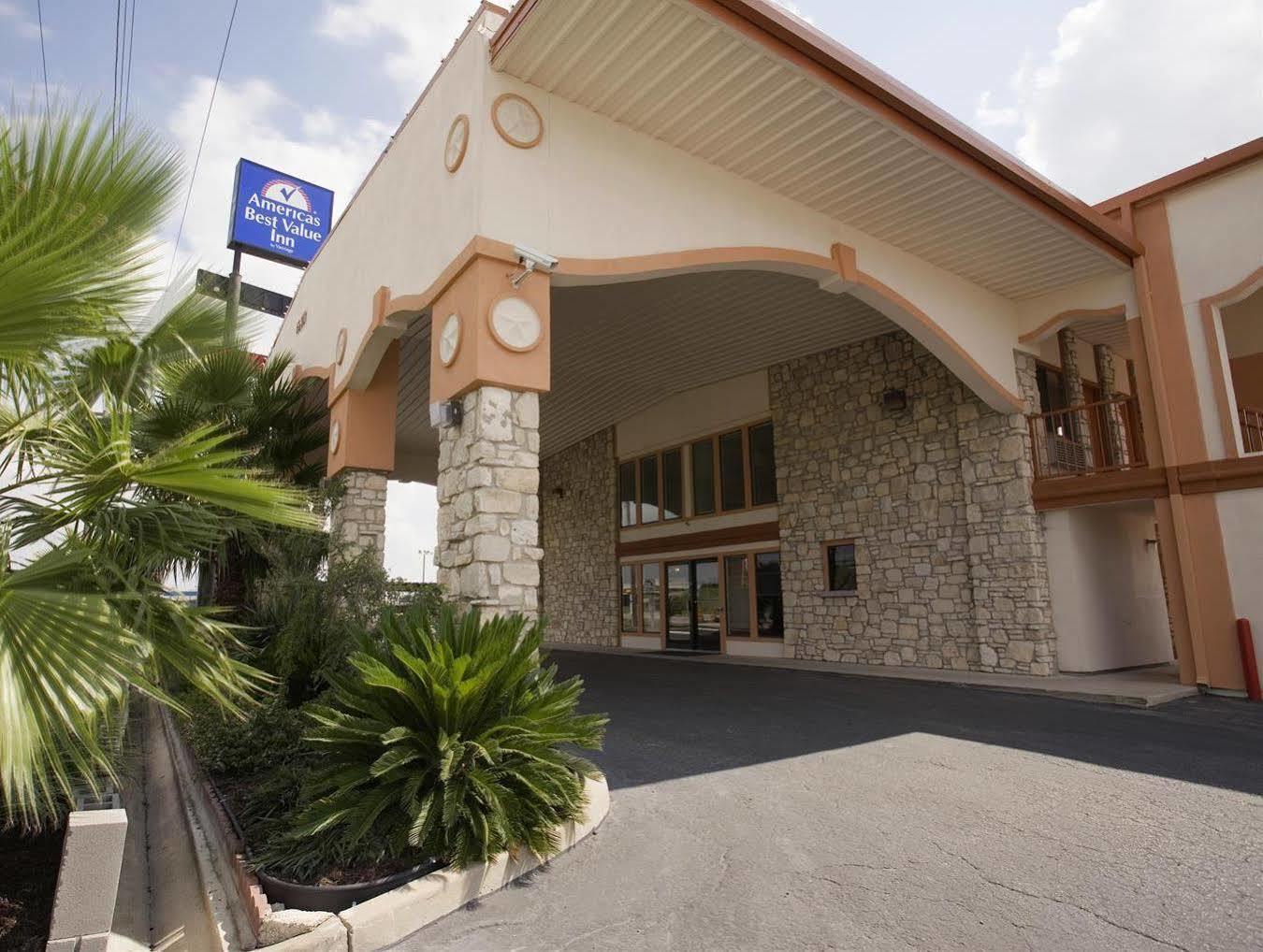 Americas Best Value Inn Buda Exteriér fotografie